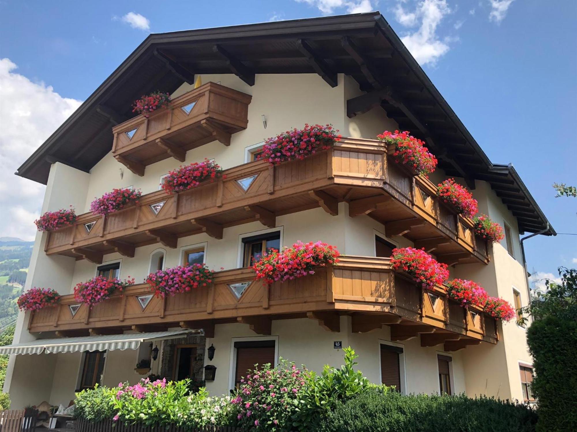 Gaestehaus Neuhauser * Zell am Ziller
